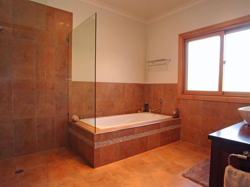 157 Albatross Road, Lakes Entrance VIC 3909