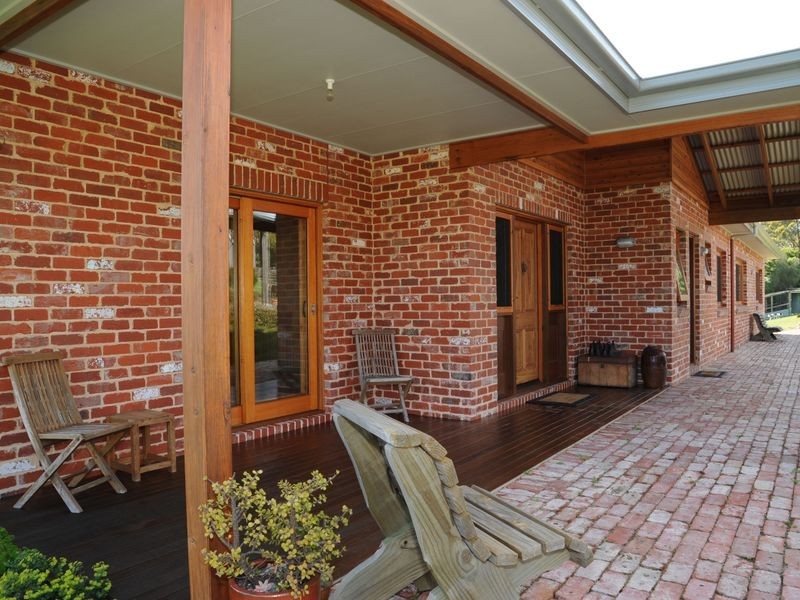 157 Albatross Road, Lakes Entrance VIC 3909