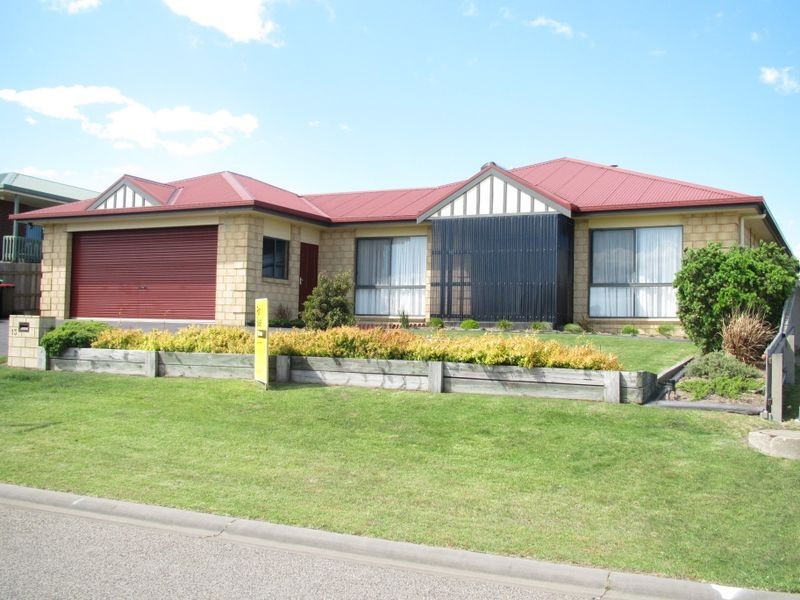 13 Stirling Drive, Lakes Entrance VIC 3909