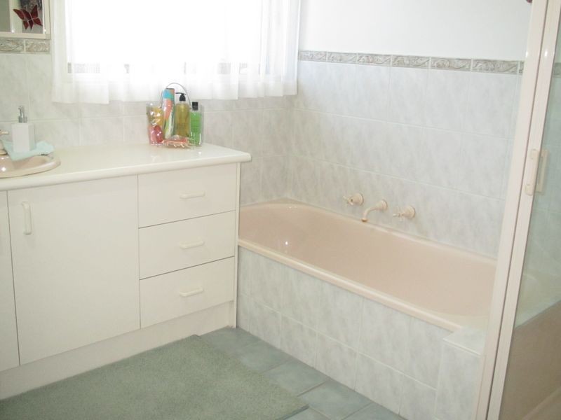 13 Stirling Drive, Lakes Entrance VIC 3909