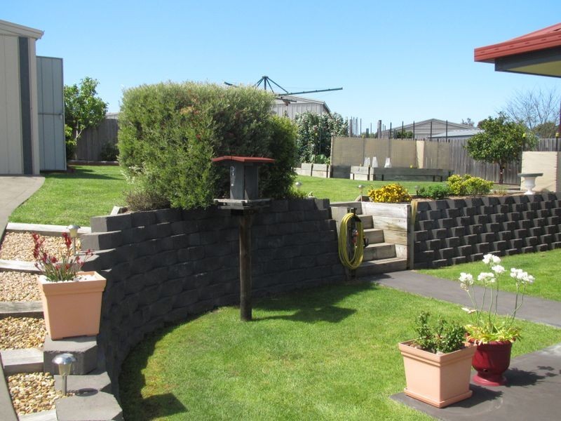 13 Stirling Drive, Lakes Entrance VIC 3909