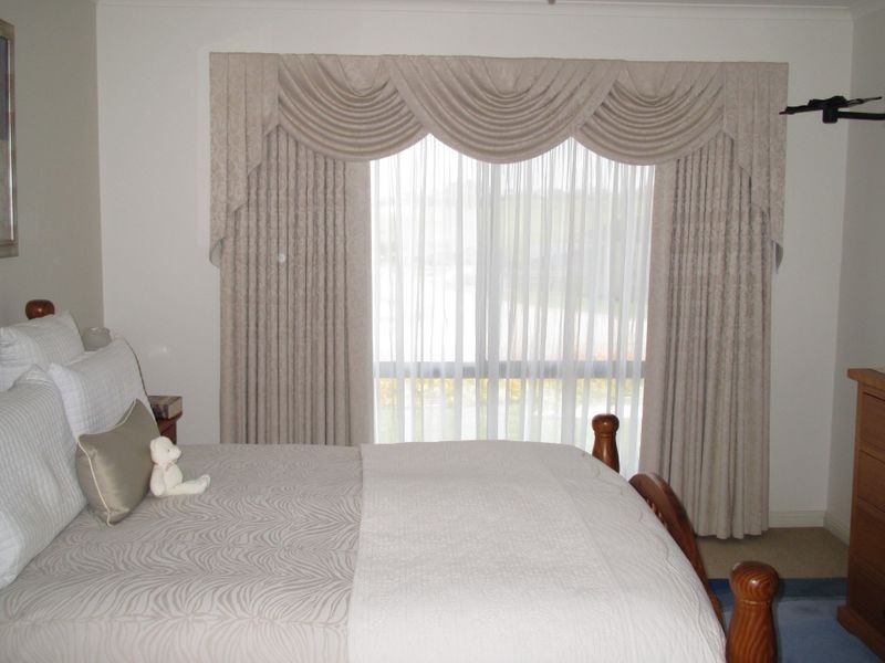 13 Stirling Drive, Lakes Entrance VIC 3909