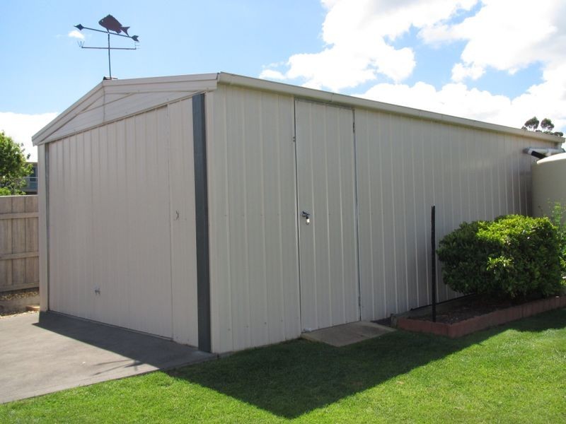 13 Stirling Drive, Lakes Entrance VIC 3909