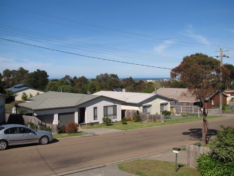 6 Mist Street, Lakes Entrance VIC 3909
