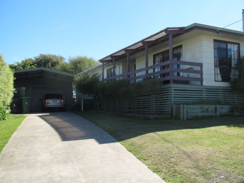 6 Mist Street, Lakes Entrance VIC 3909