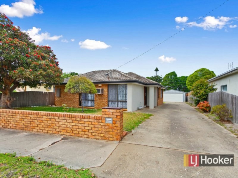 8 Jefferson Avenue, Lakes Entrance VIC 3909