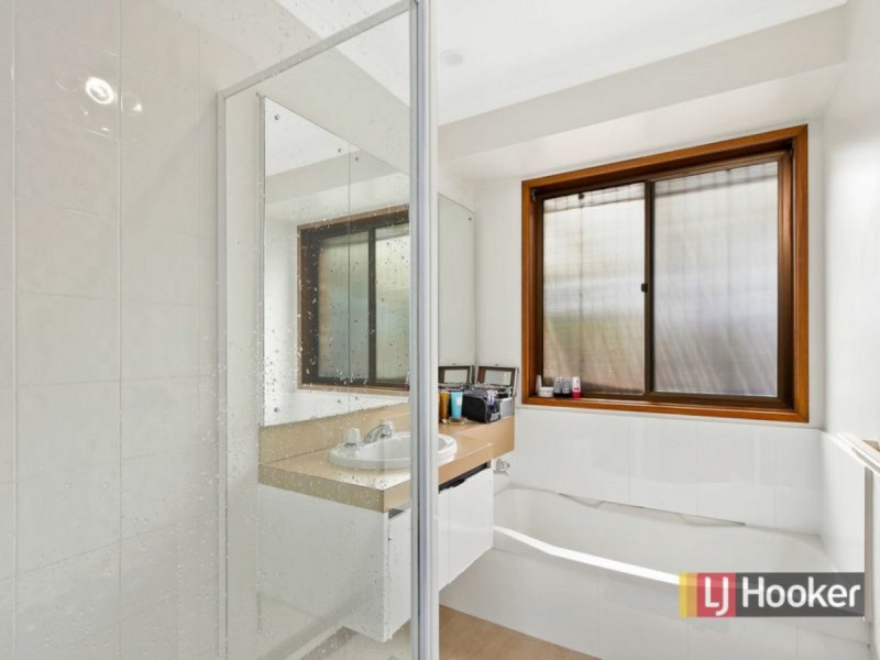 8 Jefferson Avenue, Lakes Entrance VIC 3909