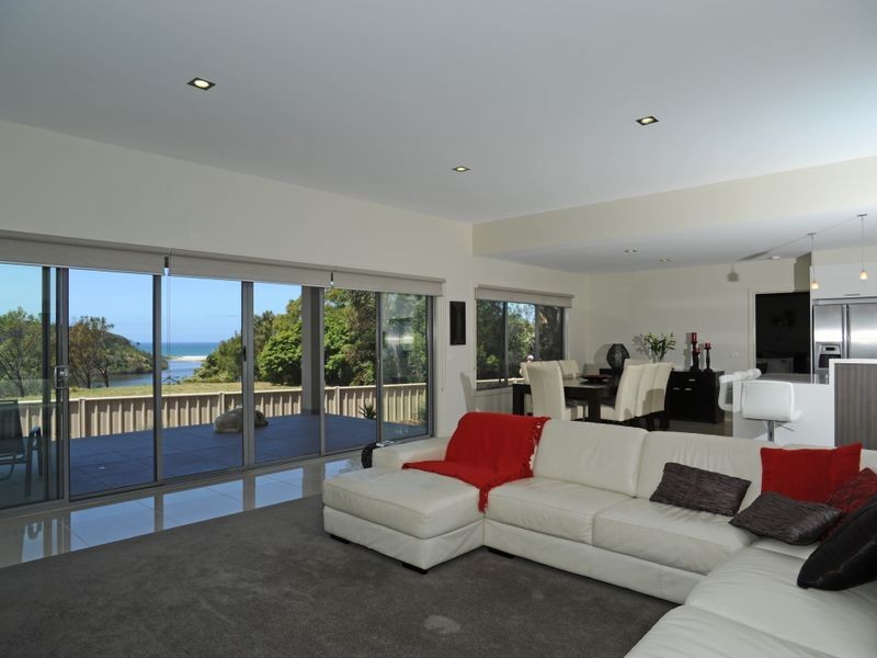 25 Lake Bunga Court, Lakes Entrance VIC 3909