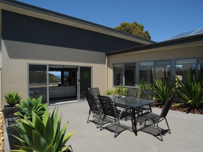 25 Lake Bunga Court, Lakes Entrance VIC 3909