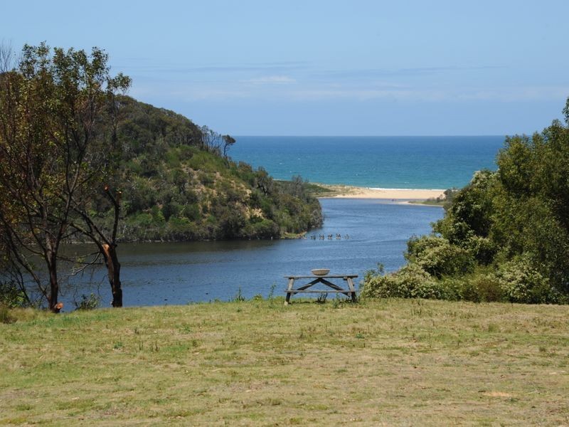 25 Lake Bunga Court, Lakes Entrance VIC 3909