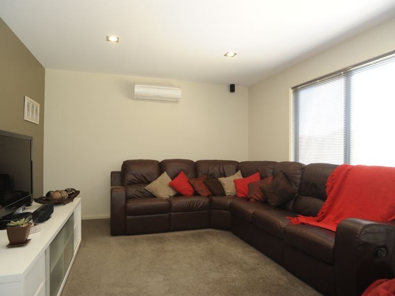 25 Lake Bunga Court, Lakes Entrance VIC 3909