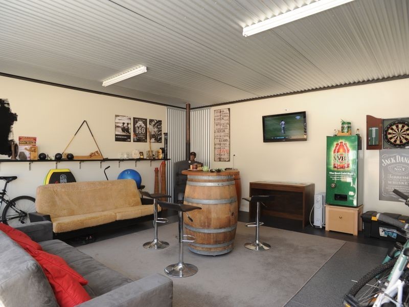 25 Lake Bunga Court, Lakes Entrance VIC 3909