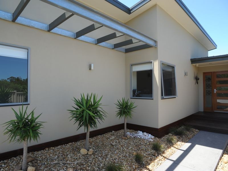 25 Lake Bunga Court, Lakes Entrance VIC 3909