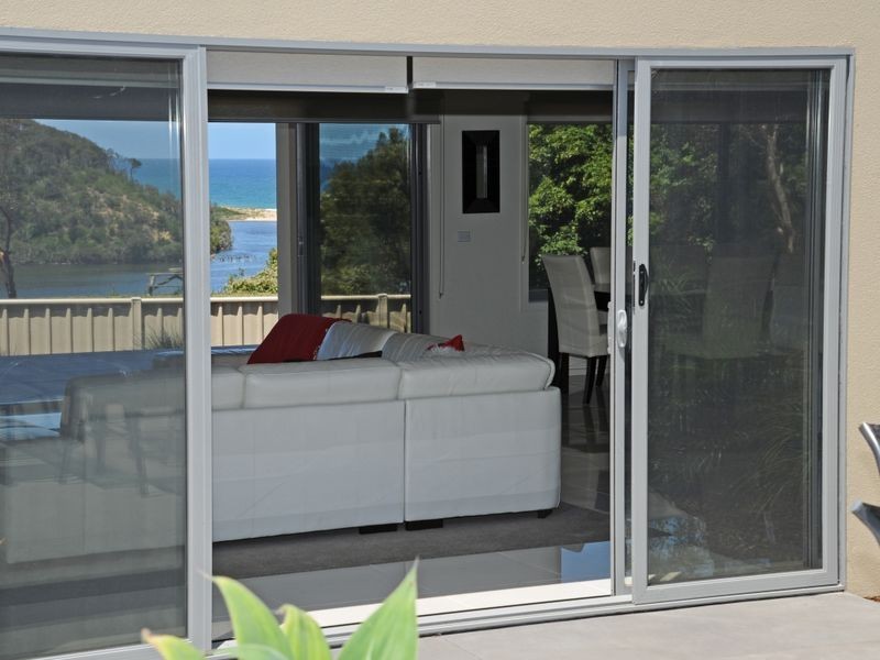 25 Lake Bunga Court, Lakes Entrance VIC 3909