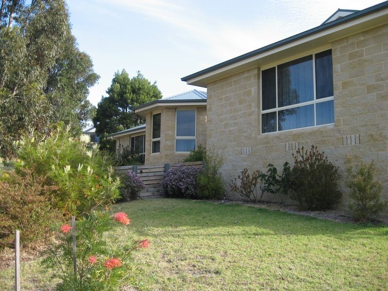 9 The Balcony, Lakes Entrance VIC 3909