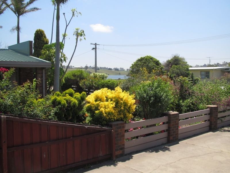 14 Devitt, Lakes Entrance VIC 3909