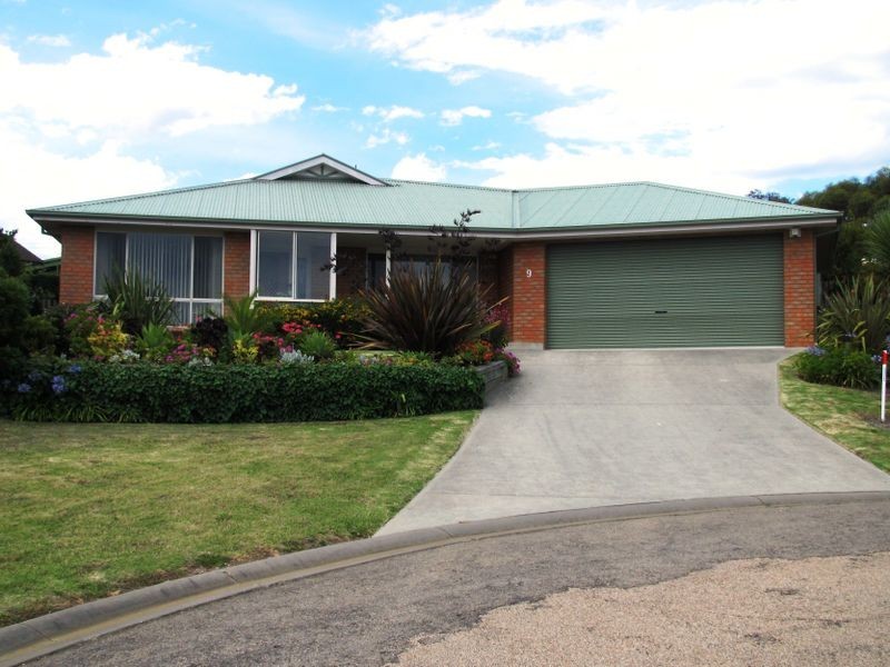 9 Clematis Court, Lakes Entrance VIC 3909