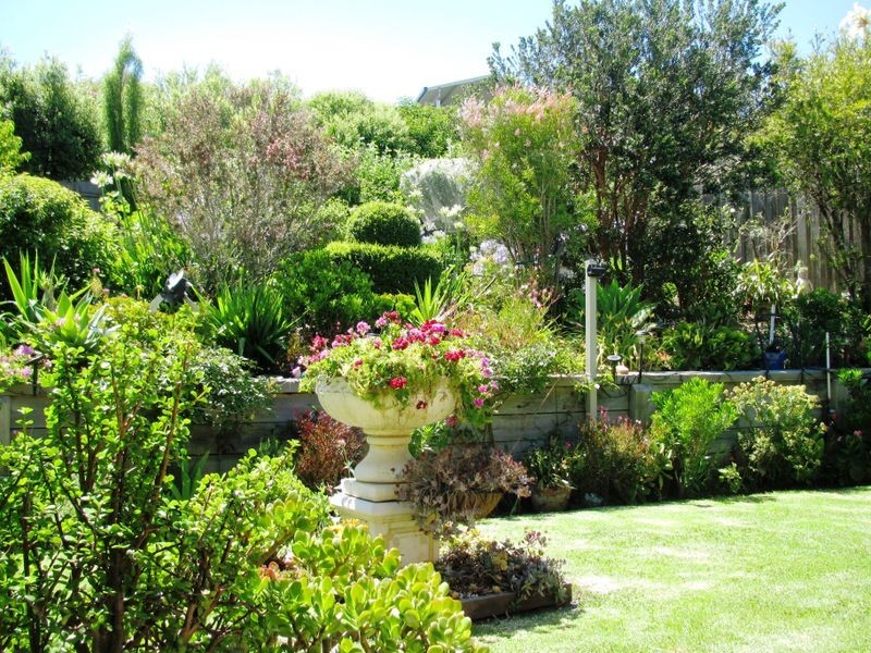 9 Clematis Court, Lakes Entrance VIC 3909