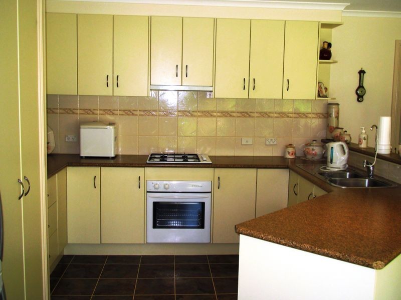 9 Clematis Court, Lakes Entrance VIC 3909