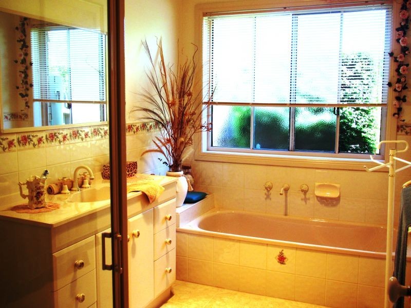 9 Clematis Court, Lakes Entrance VIC 3909