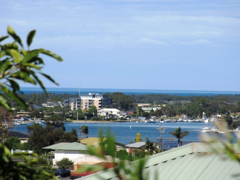 9 Clematis Court, Lakes Entrance VIC 3909