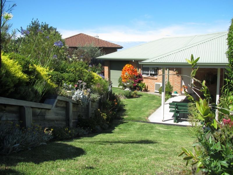 9 Clematis Court, Lakes Entrance VIC 3909