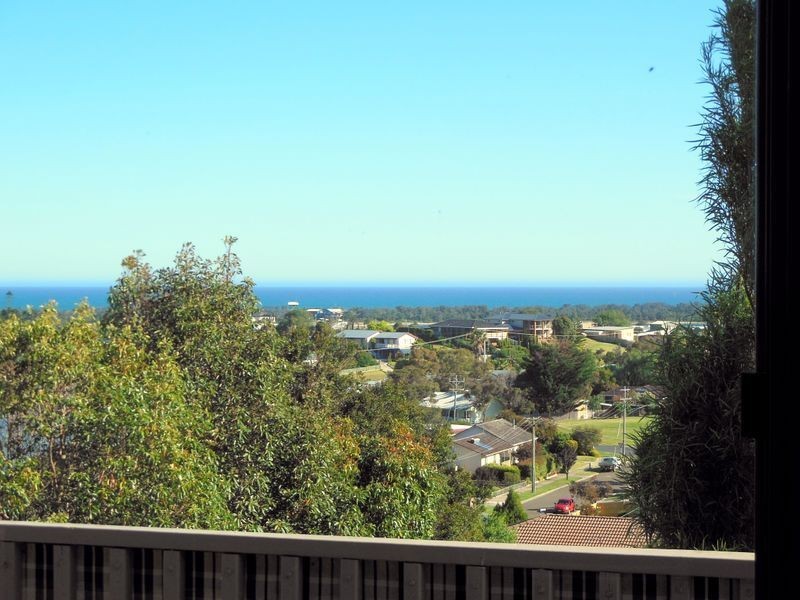 8 Highland Court, Lakes Entrance VIC 3909