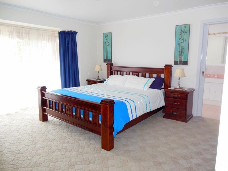 8 Highland Court, Lakes Entrance VIC 3909