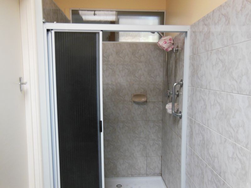 3 Whiters Street, Lakes Entrance VIC 3909