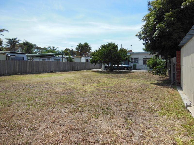 3 Whiters Street, Lakes Entrance VIC 3909