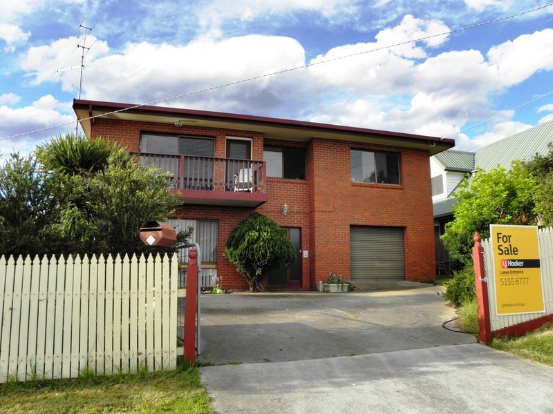 32 Capes Road, Lakes Entrance VIC 3909