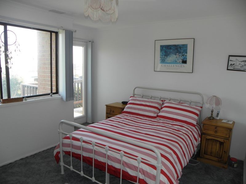 32 Capes Road, Lakes Entrance VIC 3909