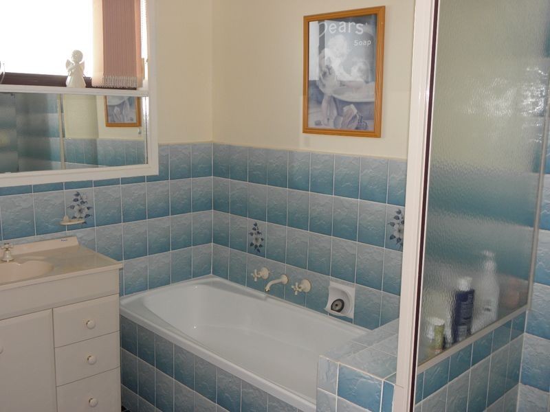 32 Capes Road, Lakes Entrance VIC 3909