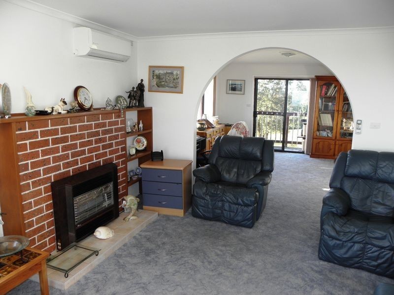 32 Capes Road, Lakes Entrance VIC 3909