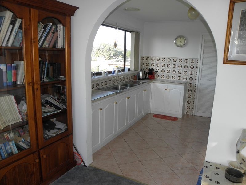 32 Capes Road, Lakes Entrance VIC 3909