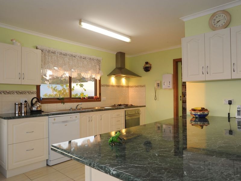 30 Oceanview Parade, Lakes Entrance VIC 3909