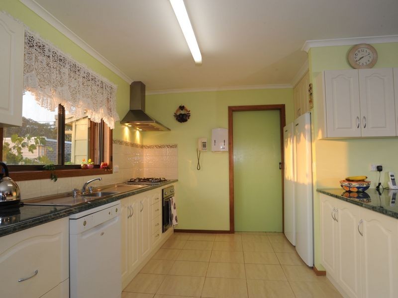 30 Oceanview Parade, Lakes Entrance VIC 3909