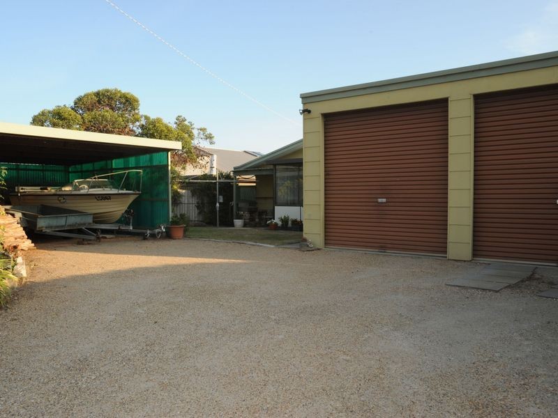 30 Oceanview Parade, Lakes Entrance VIC 3909