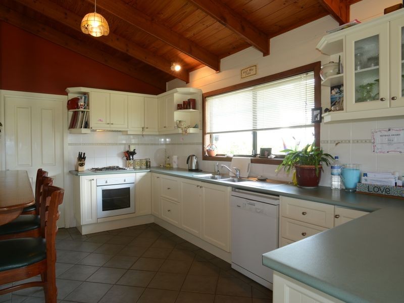 198 Albatross Road, Kalimna VIC 3909