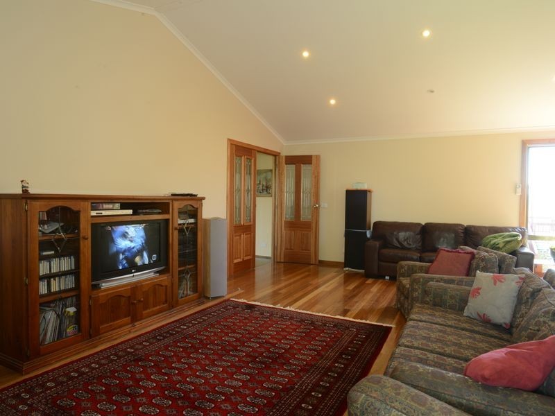 198 Albatross Road, Kalimna VIC 3909