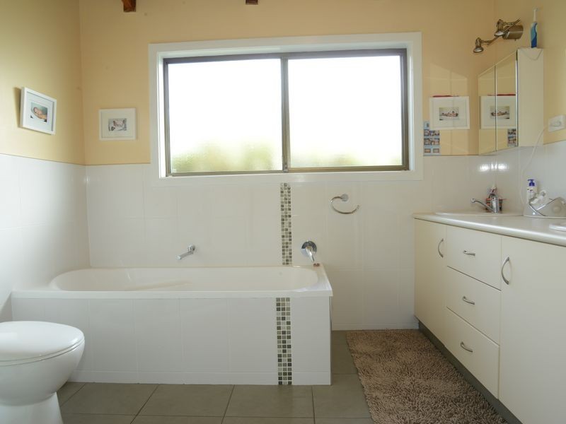 198 Albatross Road, Kalimna VIC 3909