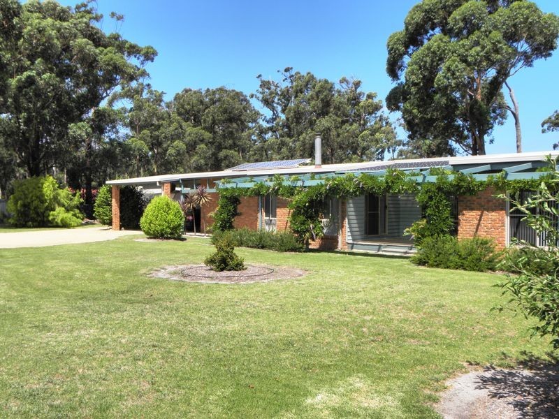 21 Mill Point Road, Lakes Entrance VIC 3909