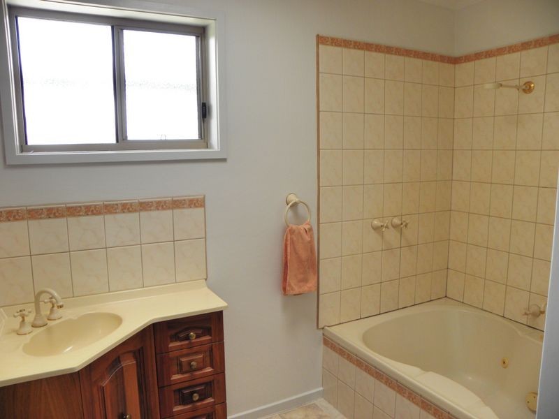 21 Mill Point Road, Lakes Entrance VIC 3909