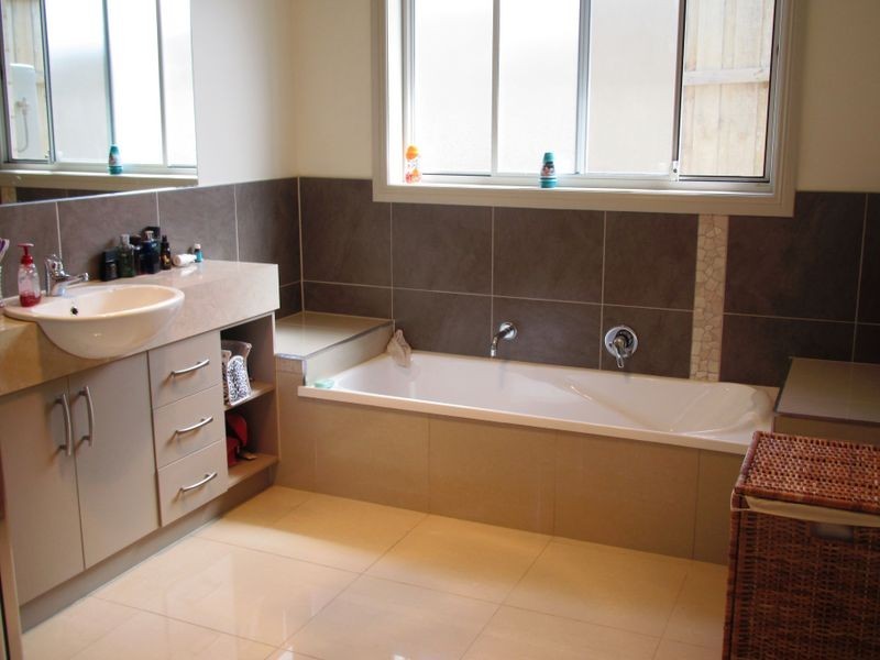 15 Westbury Way, Lakes Entrance VIC 3909