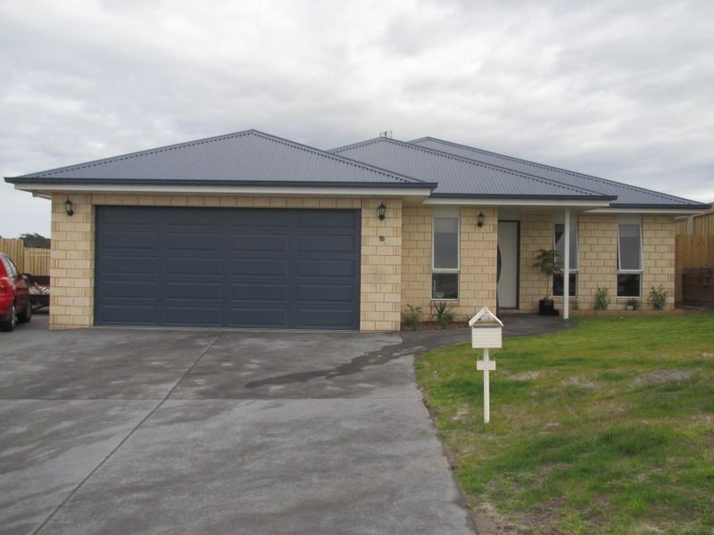 15 Westbury Way, Lakes Entrance VIC 3909