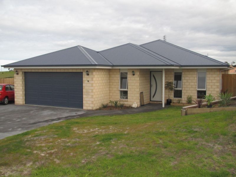 15 Westbury Way, Lakes Entrance VIC 3909