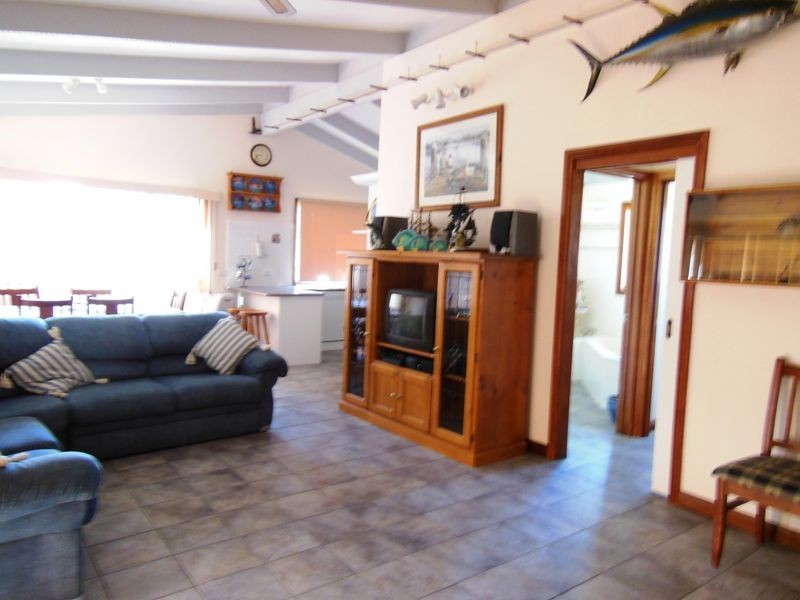 6 Lind Drive, Lake Tyers Beach VIC 3909