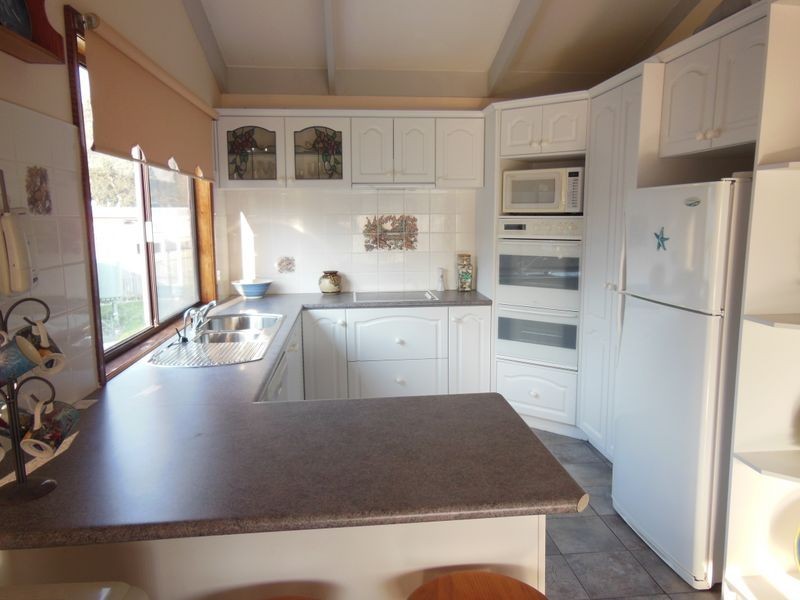 6 Lind Drive, Lake Tyers Beach VIC 3909