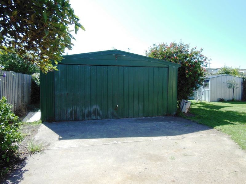 3 Middle Street, Lakes Entrance VIC 3909