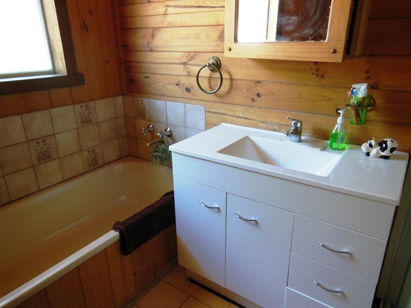 3 Middle Street, Lakes Entrance VIC 3909